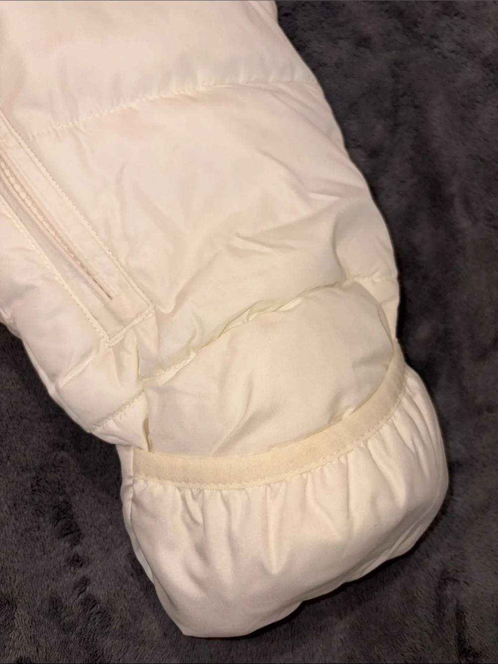 GAP cream puffer